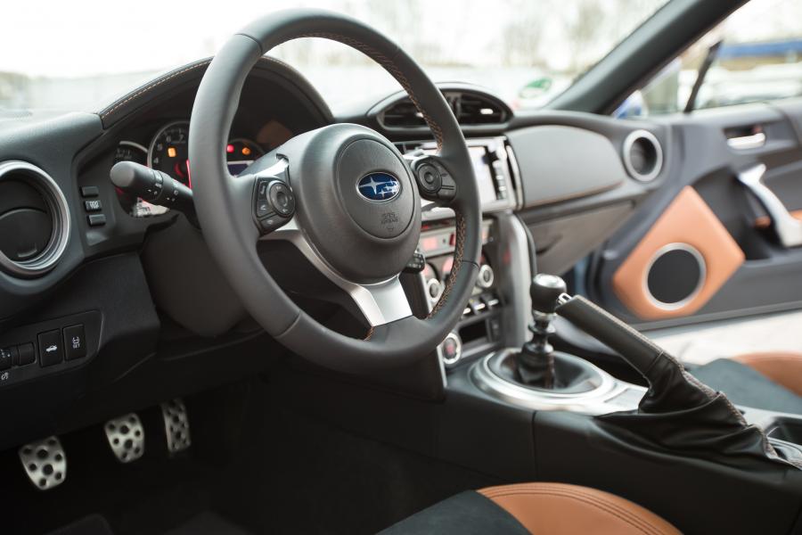 Интерьер Subaru BRZ Tim Schrick Edition (ZC6) 2019 года  (фото 4 из 10)